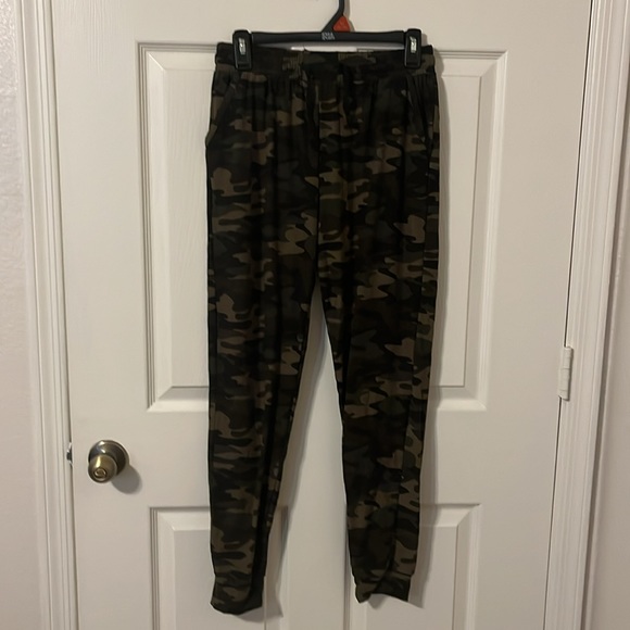 New Mix Camo Joggers - Picture 2 of 7